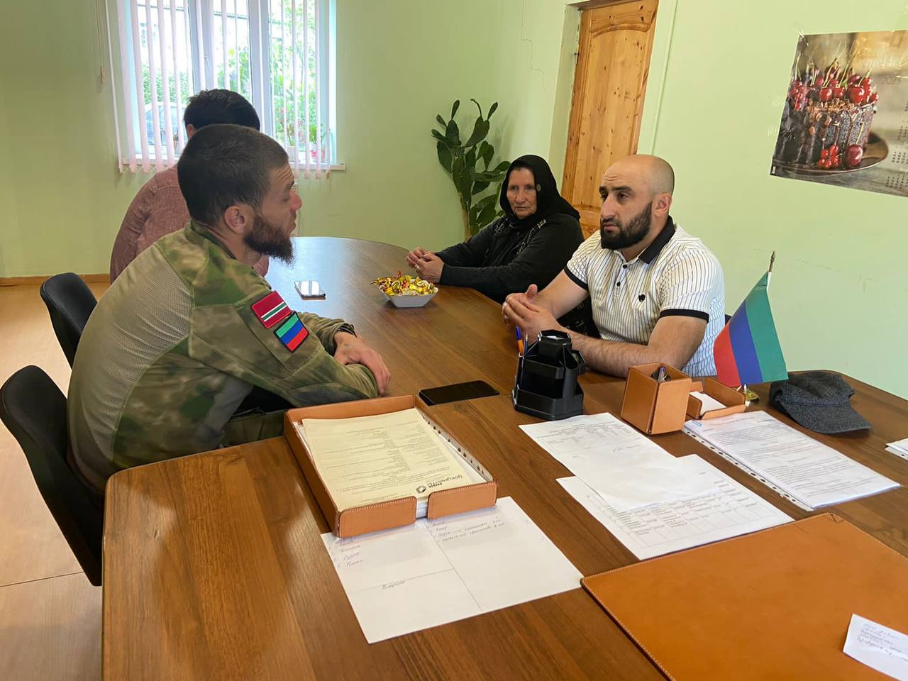 В администрации села состоялась встреча с мобилизованным прибывшим в краткосрочный отпуск из зоны СВО..